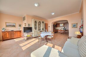 Angela -terrace & Beautiful View Lake