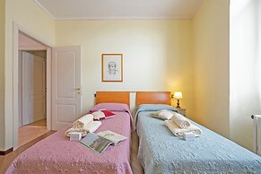 Angela -terrace & Beautiful View Lake