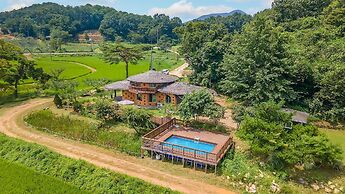 Ganghwa Nadeulgilheulgjib