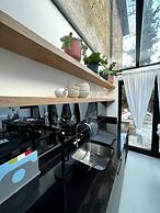 Design Led 1 bed in Cosmopolitan Queens Park