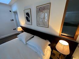 Design Led 1 bed in Cosmopolitan Queens Park