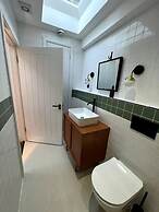 Design Led 1 bed in Cosmopolitan Queens Park