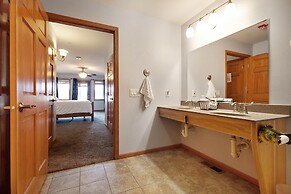 First Floor 3 BR Condo, Northern Bay Golf Course by RedAwning