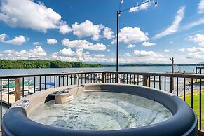 Lake it Up Mountain and Lake View Villa Features Hot Tub, Fire Pit and