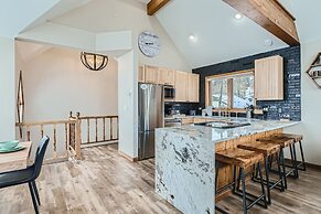 The Powder Chalet 3 Bedroom Home by RedAwning