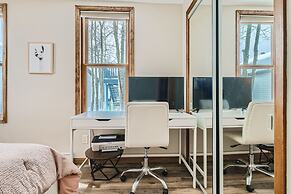 The Powder Chalet 3 Bedroom Home by RedAwning