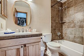 The Powder Chalet 3 Bedroom Home by RedAwning