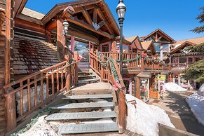 The Powder Chalet 3 Bedroom Home by RedAwning