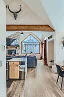 The Powder Chalet 3 Bedroom Home by RedAwning