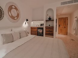 Perios Beach House - Adults Only