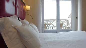 Logis Hôtel Saint-Guirec et de la Plage