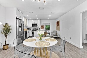 Design District Luxe 3BD Home