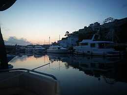 Bed on a Boat Holiday in the Heart of Torquay