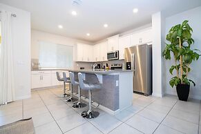 2194 FMP - Solara - Luxury 4 Bed Private Pool