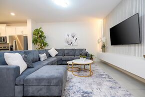 2194 FMP - Solara - Luxury 4 Bed Private Pool