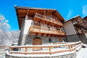Rebecca's House (few steps from skiing)