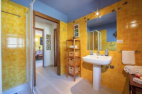 Rebecca's House (few steps from skiing)