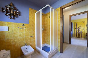 Rebecca's House (few steps from skiing)