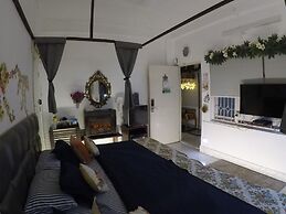 Kakaku The Guest House