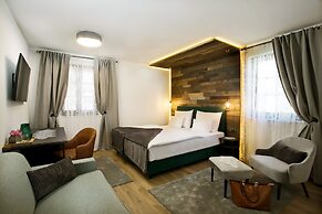 Plitvice Holiday Lodge