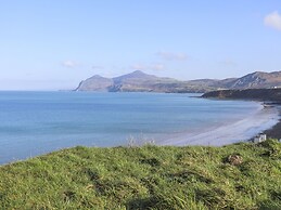 Bwthyn Gwenyn Yr Haf