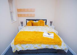 Beautiful two Bedrooms Ensuite Apartment