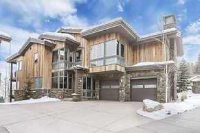 Stunning 6-bedroom Chalet in Heart of Park City 6 Home by Redawning