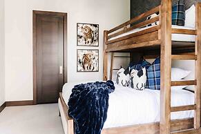 Stunning 6-bedroom Chalet in Heart of Park City 6 Home by Redawning