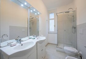 I Marinai - In The City Of Genoa