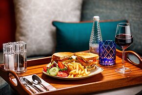 Holiday Inn Manchester Airport by IHG