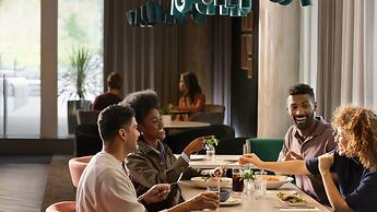 Holiday Inn Manchester Airport by IHG