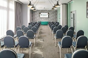 Holiday Inn Manchester Airport by IHG