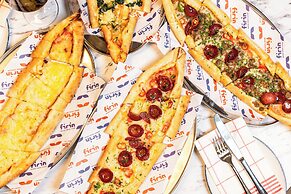 Holiday Inn Manchester Airport by IHG