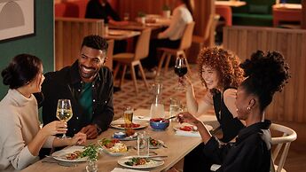 Holiday Inn Manchester Airport by IHG