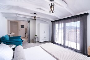 Lithies Zante Living