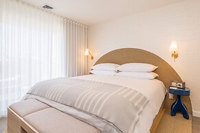 The Shoals Suites and Slips