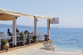 Salt and Sun Apartments by Konnect, Kaminaki Beach