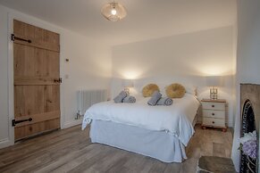 Brook Cottage Green - 2 Bedroom - Dale