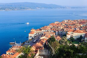 Nido Belvedere AC and Lake View