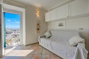 Nido Belvedere AC and Lake View