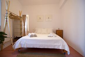 Quartano Paros Residence