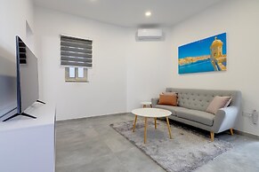 Perfect Location Modern 2BR Apartment