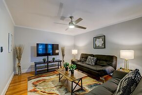 Spacious 2bd 1ba Free Parking 3D Tour