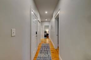 Spacious 2bd 1ba Free Parking 3D Tour