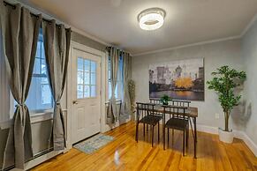 Spacious 2bd 1ba Free Parking 3D Tour