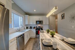 Spacious 2bd 1ba Free Parking 3D Tour