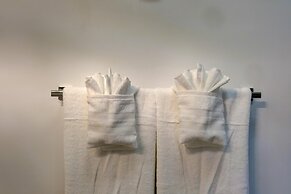 Spacious 2bd 1ba Free Parking 3D Tour