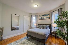 Spacious 2bd 1ba Free Parking 3D Tour