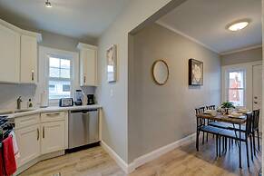 Spacious 2bd 1ba Free Parking 3D Tour