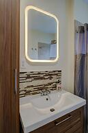 Spacious 2bd 1ba Free Parking 3D Tour